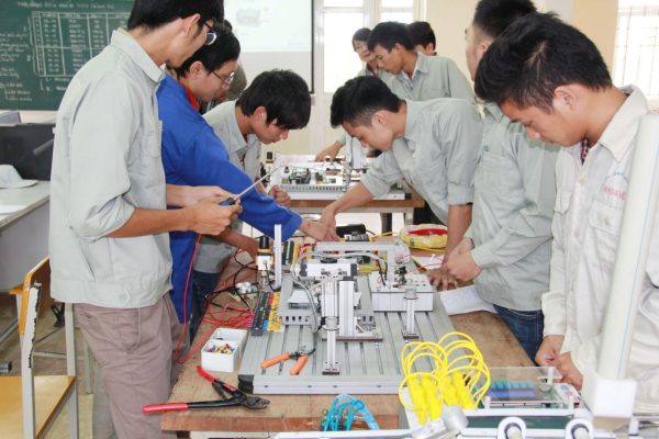 Làm Bằng Trung Cấp Ngành Điện Đảm Bảo Sử Dụng Toàn Quốc