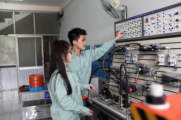 Làm Bằng Trung Cấp Ngành Điện Đảm Bảo Sử Dụng Toàn Quốc