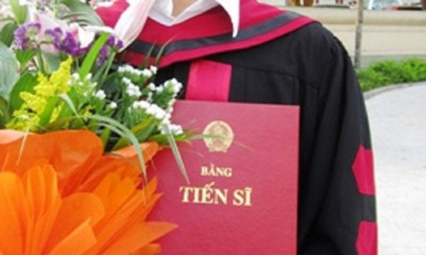 làm bằng tiến sĩ