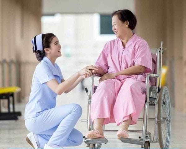 Giá Trị Của Việc Mua Bằng Cao Đẳng Điều Dưỡng? Cơ Hội Việc Làm Ra Sao?