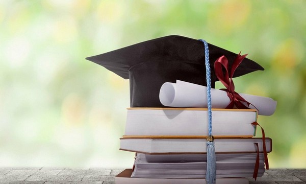 Có Nên Theo Đuổi Bằng Đại Học Không?