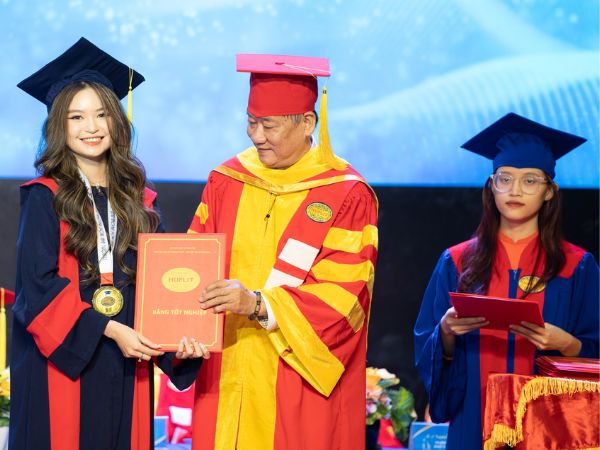 Bằng Đại Học HUFLIT Có Giá Trị Không? Cơ Hội Công Việc Thế Nào?